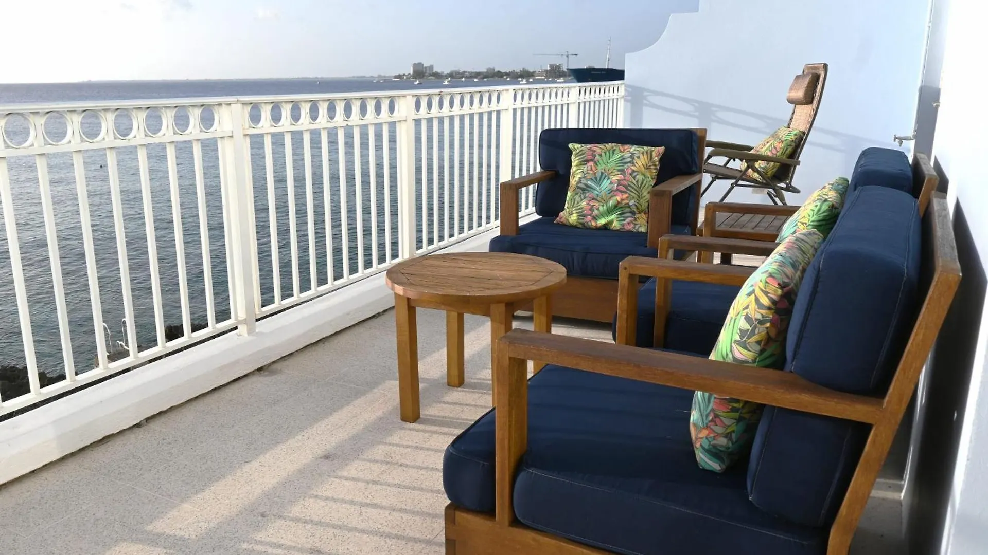 Dive Into Sunsets At The Residences George Town 0*,  Kajmany